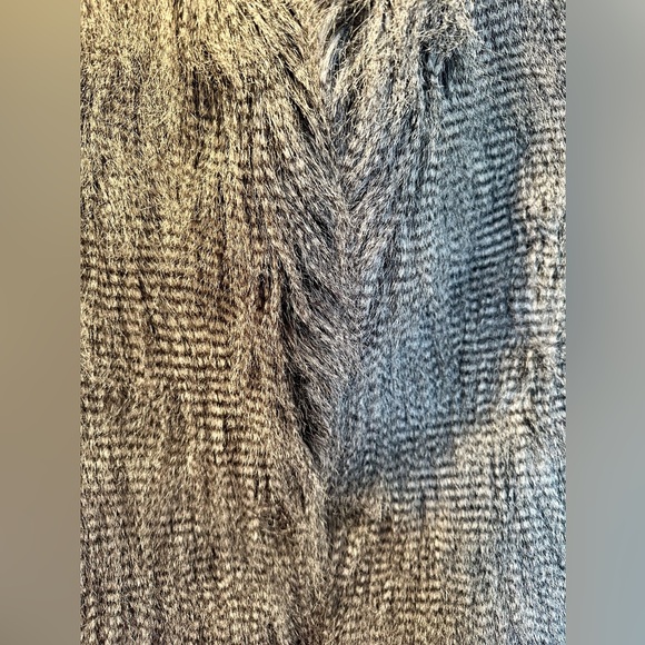 New York Company gray faux feather vest with knit sweater back - size M - Picture 3 of 7